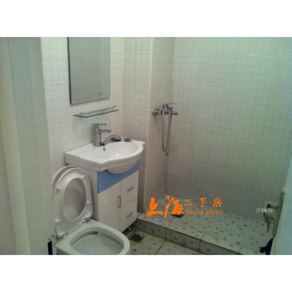 长寿新村卫生间