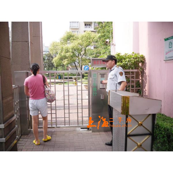 大门出入口楼盘实景