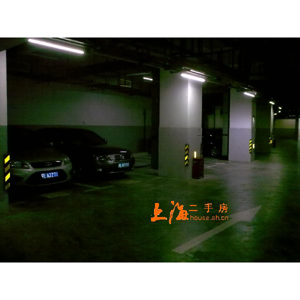 地下车库很充足楼盘实景 地下车库很充足楼盘实景
