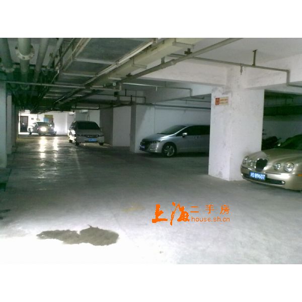 地下车库楼盘实景