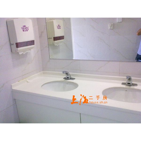 新漕河泾国际商务中心卫生间