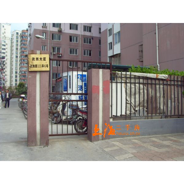 钦州大厦楼盘大门