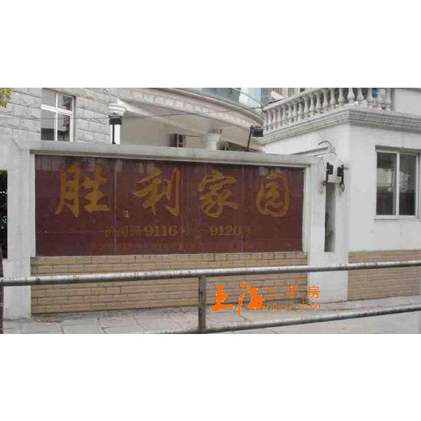 圣骊家园楼盘大门