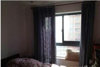 龙吴路2888弄主卧