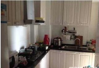 龙吴路2888弄主卧