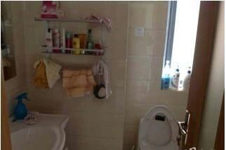 龙吴路2888弄主卧