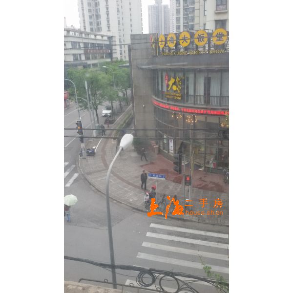 康州小区窗外景