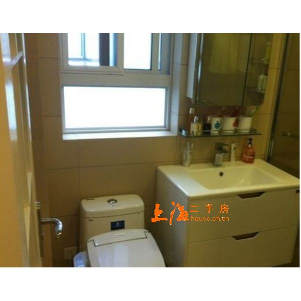 华东花苑卫生间