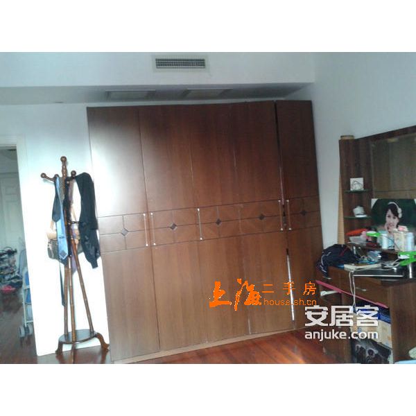 银星名庭主卧