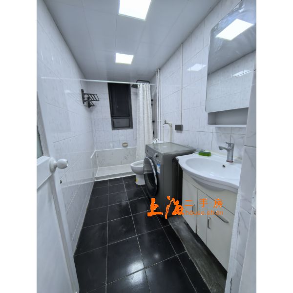 舒乐小区卫生间